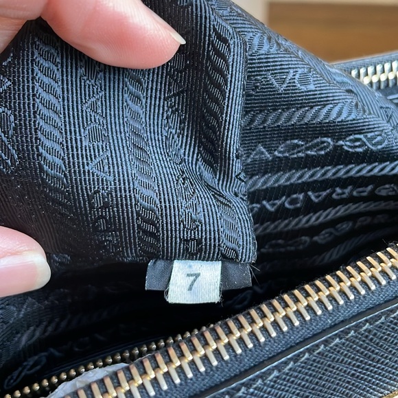 PRADA Saffiano Lux Tote Medium Size - Black - Picture 12 of 16
